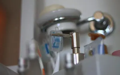 How to Store Your Toothbrush to Keep the Germs Away