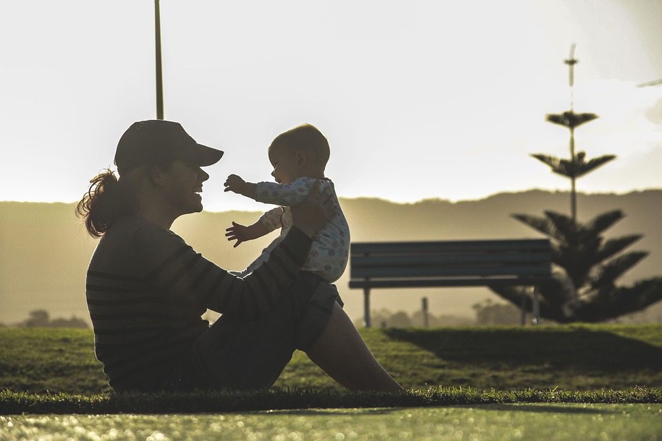 Moms Help Kids Develop Strong Oral Health